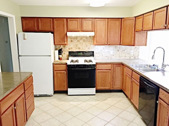 5th image of 41071 Hamilton Dr
