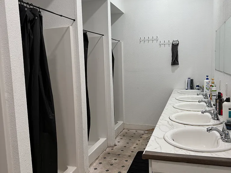 1723 Eldridge Ave — Photo 10