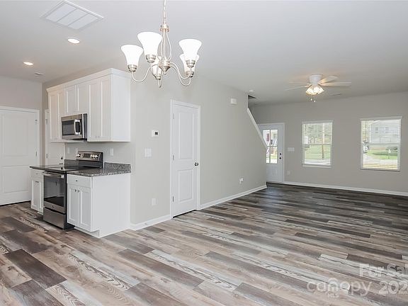 4th image of 235 Long St