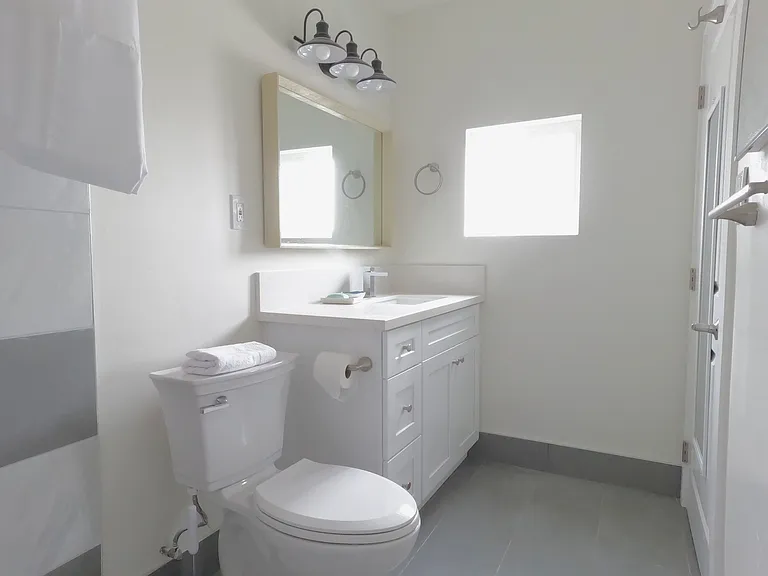 2421 Alcazar St — Photo 16