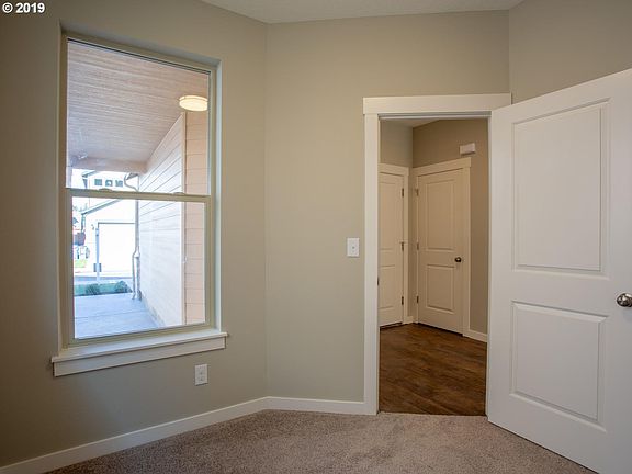 3rd image of 7633 NE 61st Way