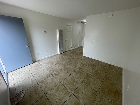 4th image of 1339 W Stoneridge Ct APT 4
