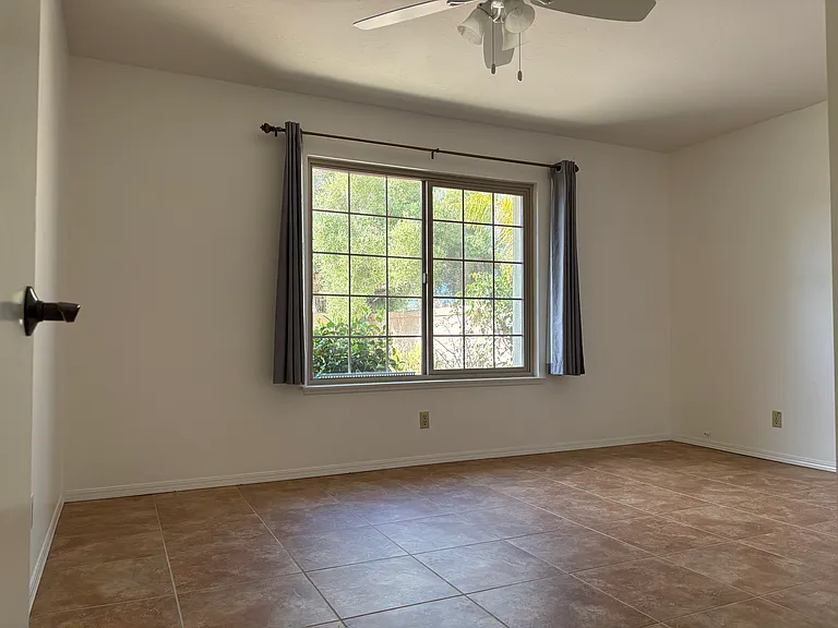 415 Wellington Dr — Photo 14