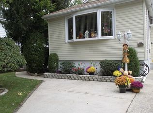 392 Tysens Ln, Staten island, NY 10306