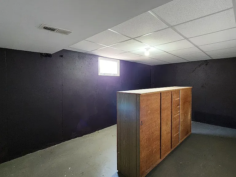 301 Grove St — Photo 16
