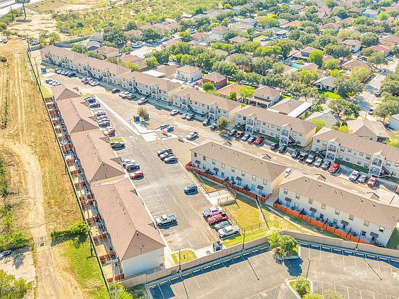 Overhead view of a residential area in Laredo, Texas, featuring Merida Vista Apartments and numerous cars on the streets