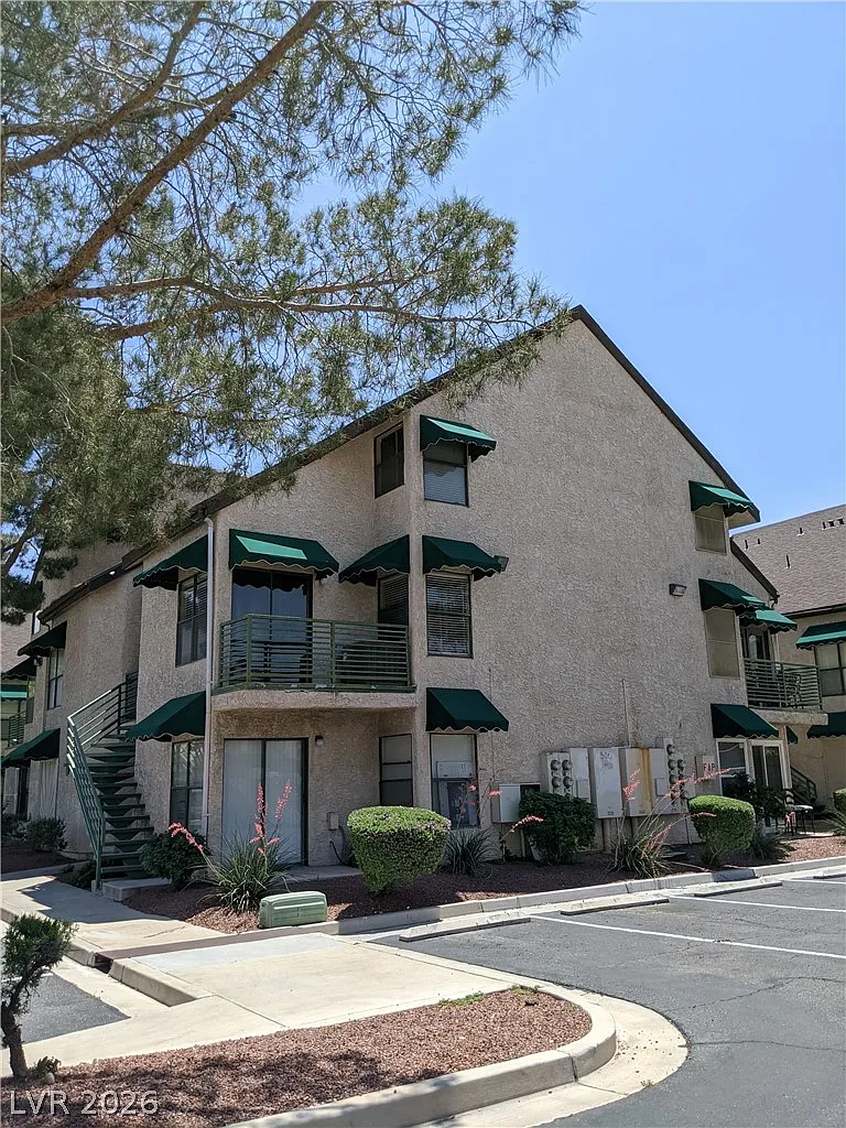 1 bed, 1.0 bath, 462 sqft, $995 — Photo 1