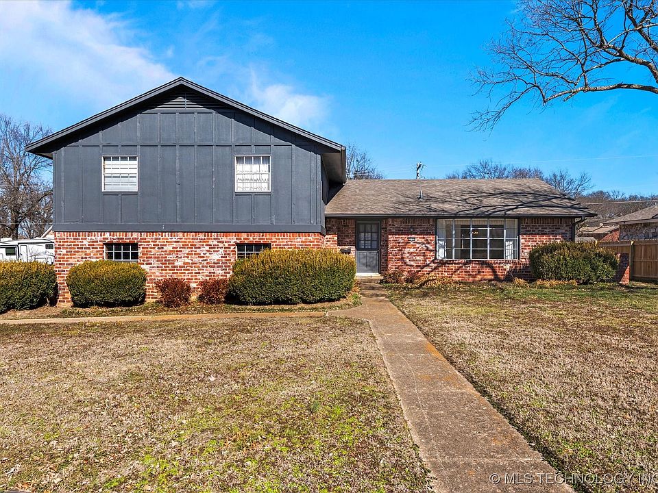 1st image of 2400 SE Quail Pl