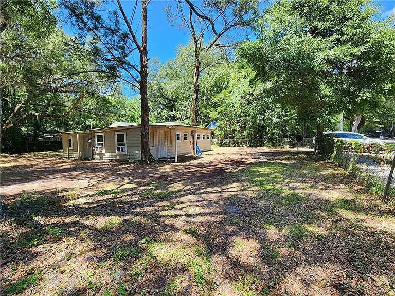 1623 SE 3rd Ave — Photo 3