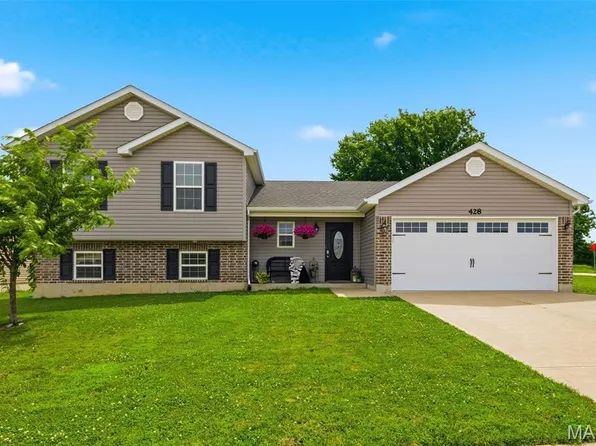 428 Honeysuckle Creek Dr, Wentzville, MO 63385