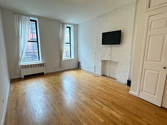 Rented by KNOCKKNOCK LLC | media 8