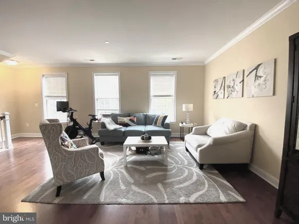 303 Admirals Way, Philadelphia, PA 19146