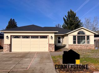 877 Westrop Dr, Central Pt, OR 97502