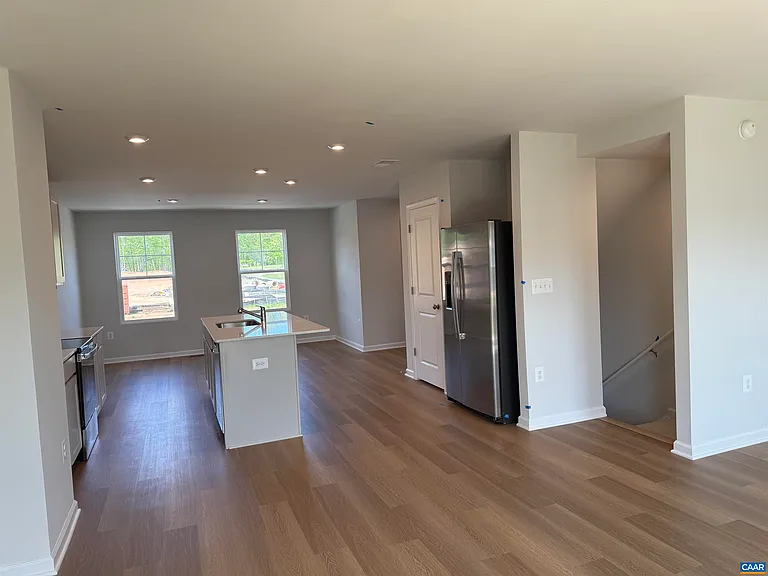 37 Laurin St — Photo 4