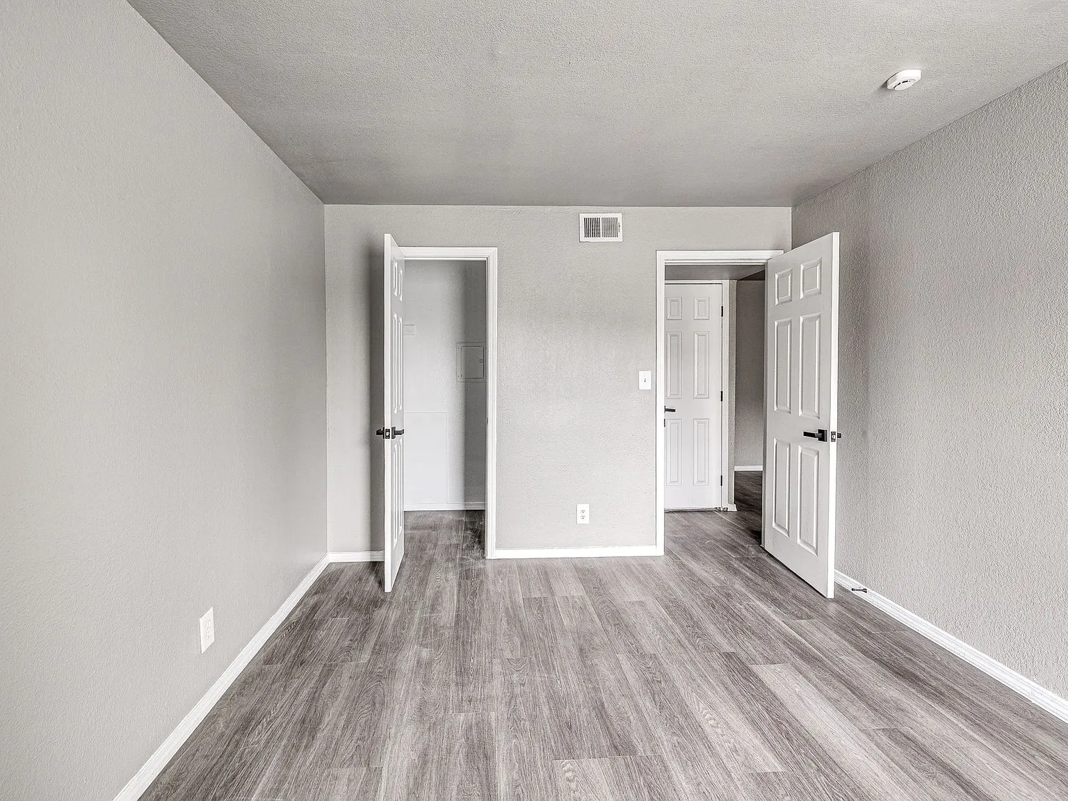 Alexis Park Apartments — Photo 1