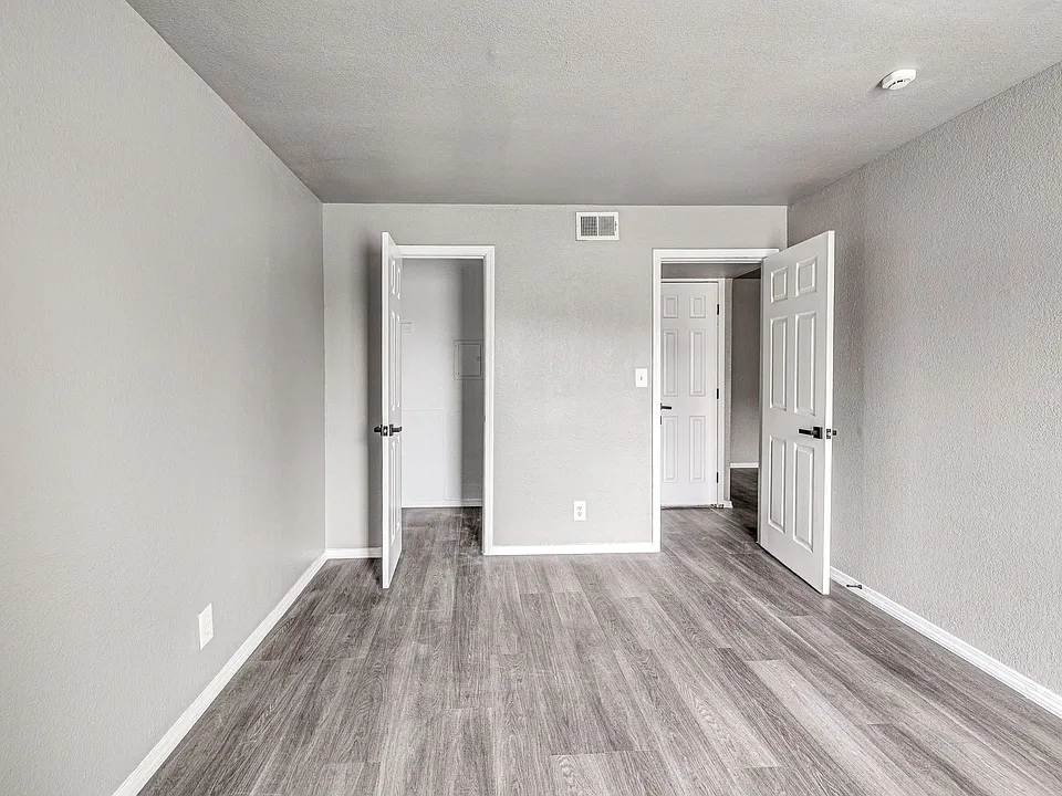 Alexis Park Apartments
