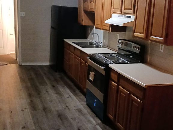 2nd image of 507 E Grand Ave #1