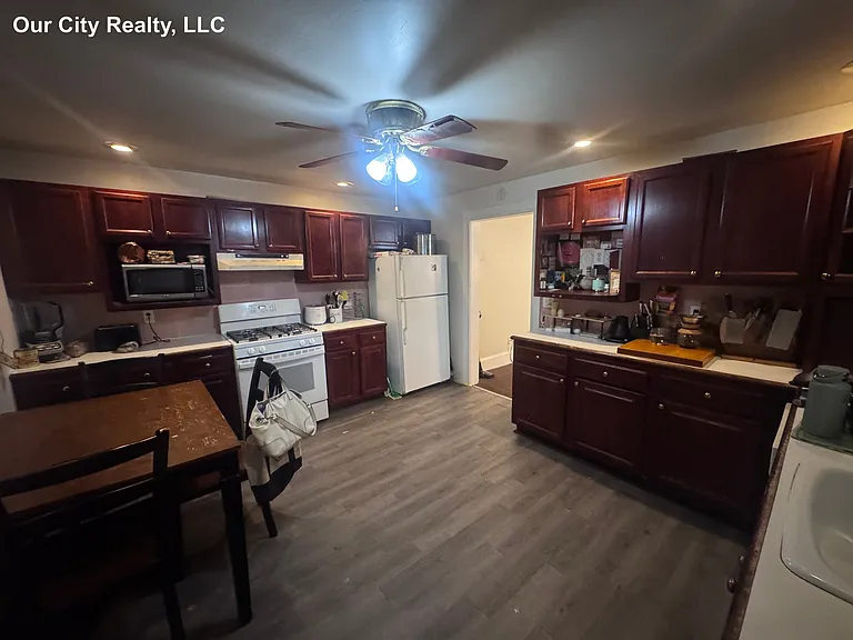 10 Wallace St #1L — Photo 6