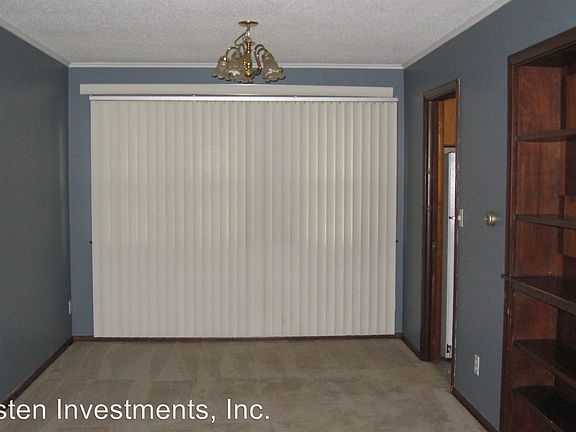 3rd image of 807 Stadium Dr