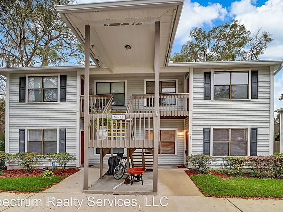4th image of 702 Meadowbrook Dr #8