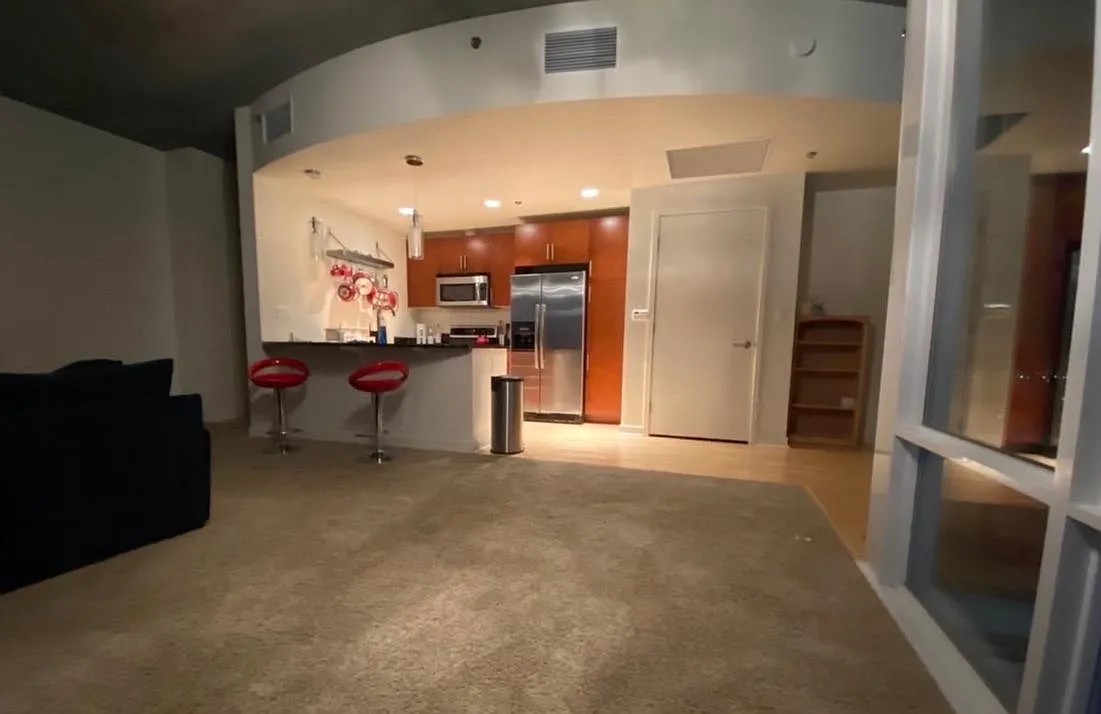 1 bed, 1001 sqft, $2,400 — Photo 4