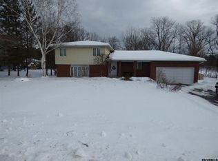 7 Circle Dr, Castleton, NY 12033