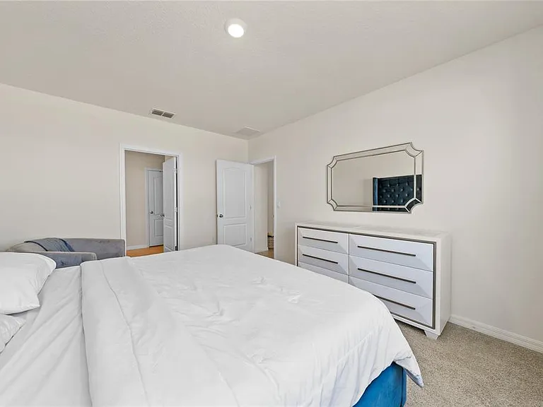 687 Griffon Ave — Photo 13