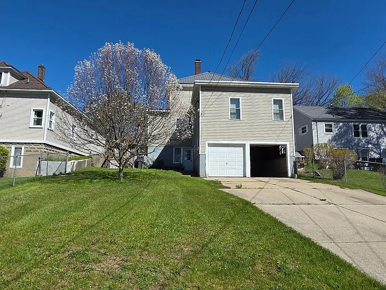 430 E Bremer — Photo 19