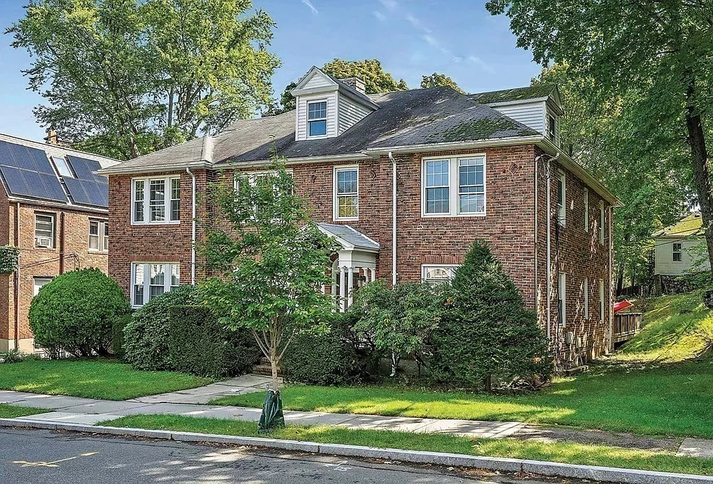 3 bed, 1812 sqft, $3,600 — Photo 3