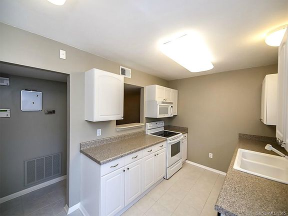 3rd image of 3631 Maple Glen Ln Unit 3631