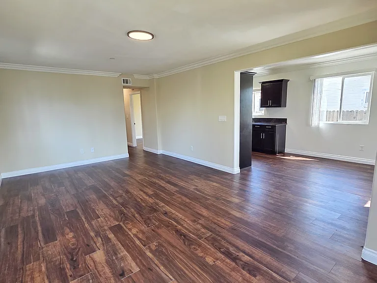1719 W 39th Pl — Photo 7