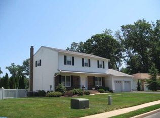 32 Pasadena Dr, Hamilton, NJ 08619