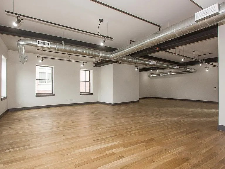 190 Christopher Columbus Dr #2R — Photo 4