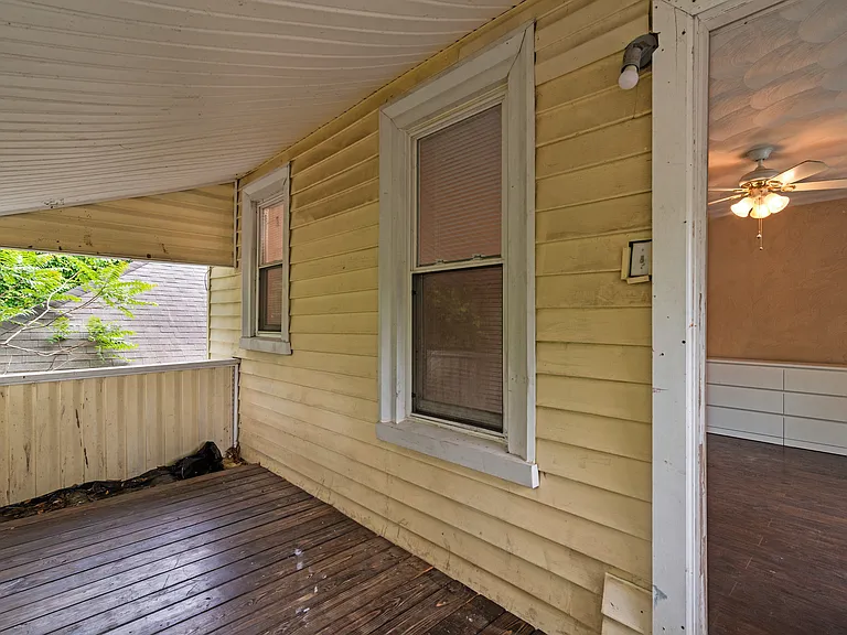 635 W 29th St — Photo 22