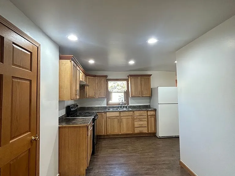 823 Harrison St — Photo 10