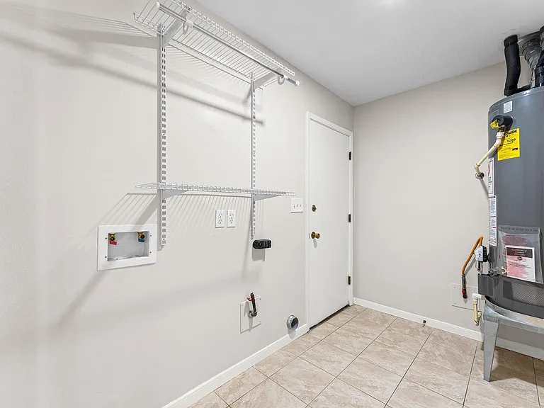 2562 Kevin Ln — Photo 21