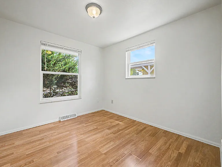 2519 Danbury Dr — Photo 20