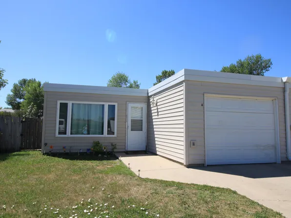 909A 21st Ave NW, Minot, ND 58703