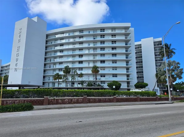 2731 NE 14th Street Cswy APT 636, Pompano Beach, FL 33062