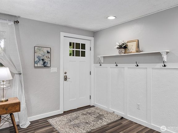 4th image of 7012 181st Avenue E