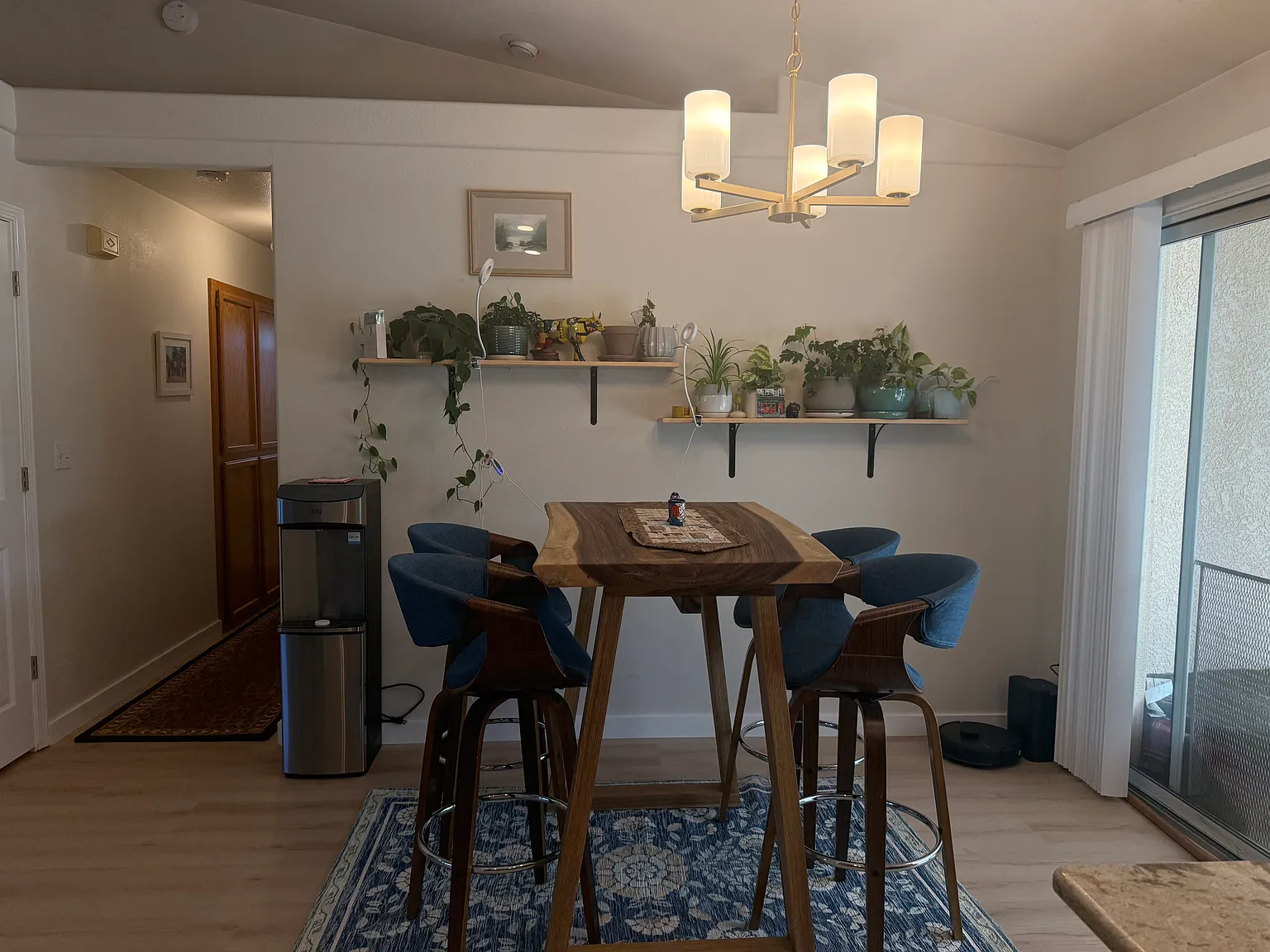 3 bed, 1321 sqft, $2,400 — Photo 4