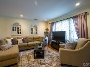 37 Idlewild Rd, Edison, NJ 08817