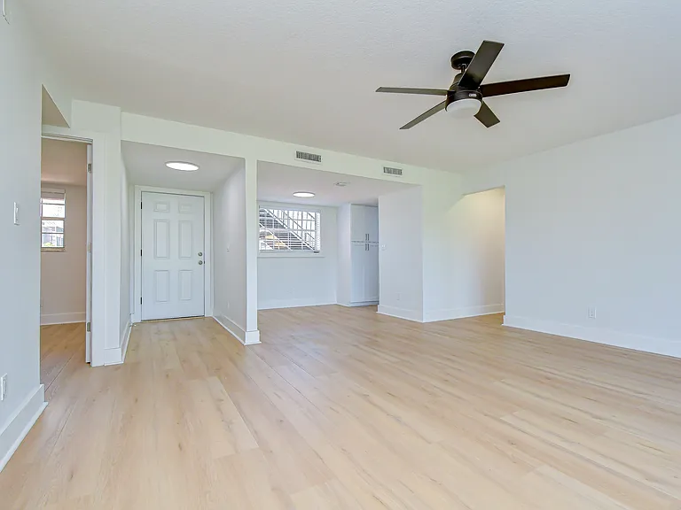 200 Country Club Dr #1505 — Photo 7