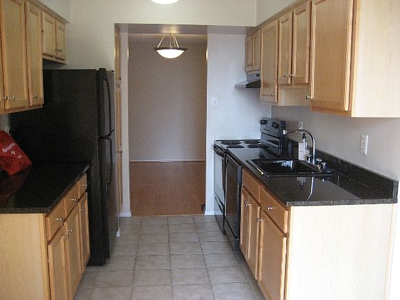 3rd image of 4500 S Four Mile Run Dr APT 916