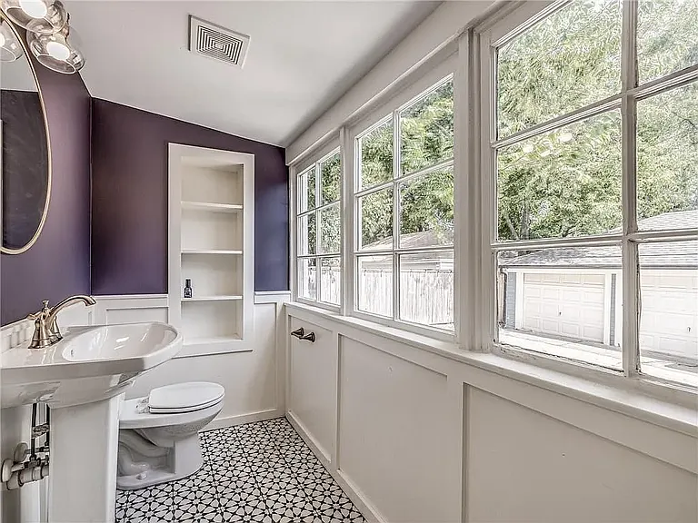3404 N Western Ave — Photo 22