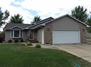 7213 W Rosemont Ln, Sioux Falls, SD 57106