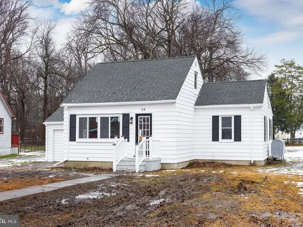 14 Cedar St, Pennsville, NJ 08070