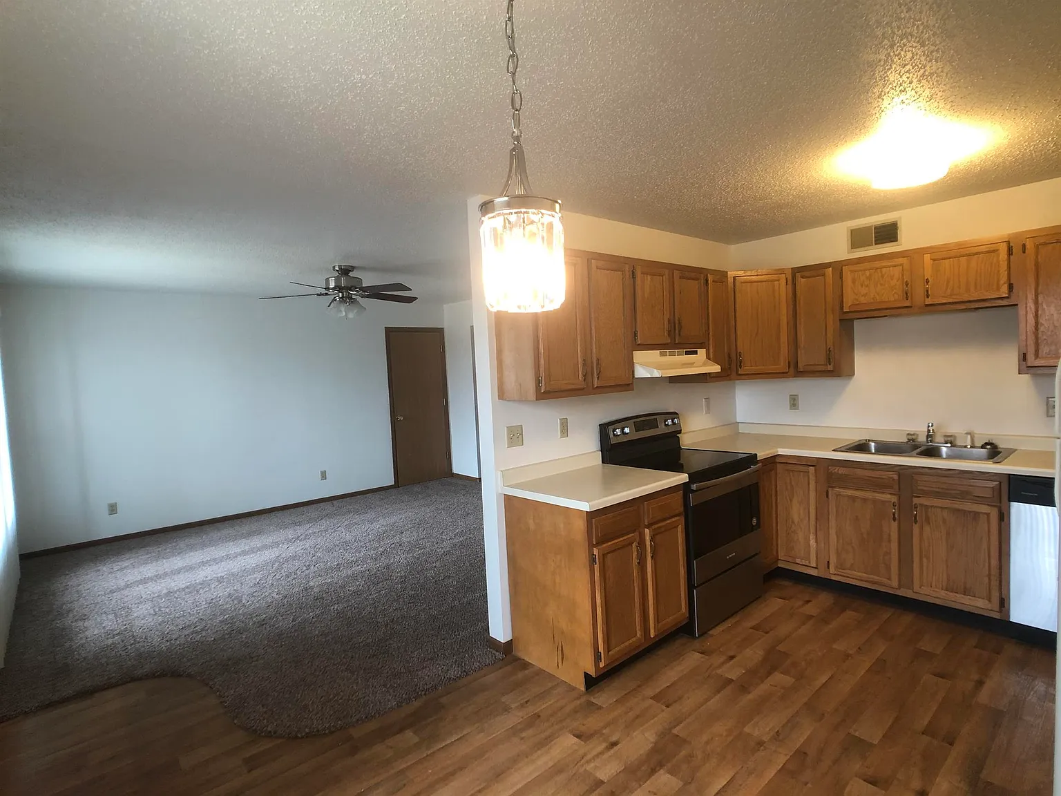 2 bed, $800 — Photo 1