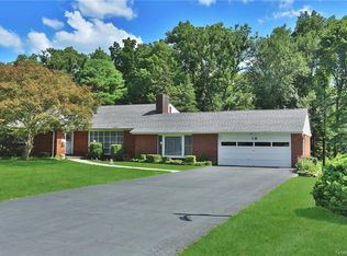 16 Halsey Pl, Valhalla, NY 10595