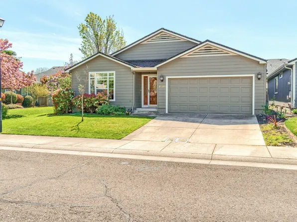 2580 Parkwood Village Ln, Central Pt, OR 97502